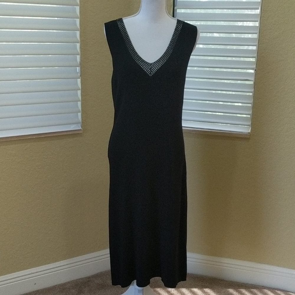 M Black Max Studio Sleevless Dress V- Neck Crochet